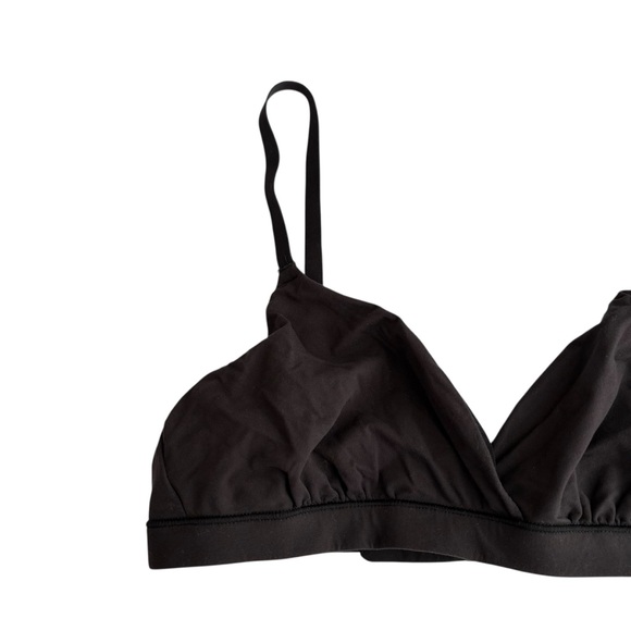 SKIMS Fits Everybody Crossover Bralette in onyx Black - Picture 4 of 9